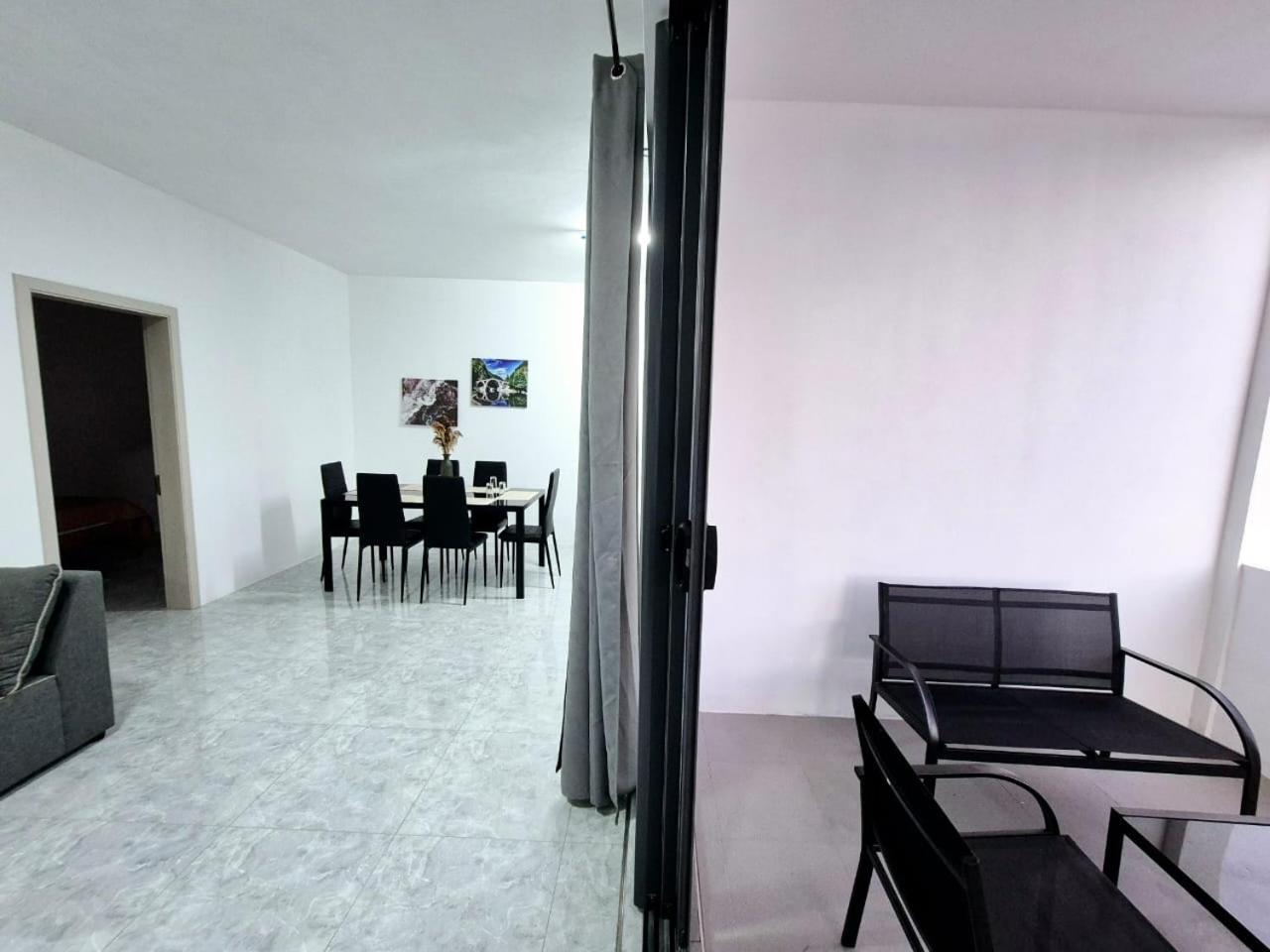 Skyview Apartment- Rooftop Penthouse With Sunset & Sea Views Flic en Flac Exterior photo