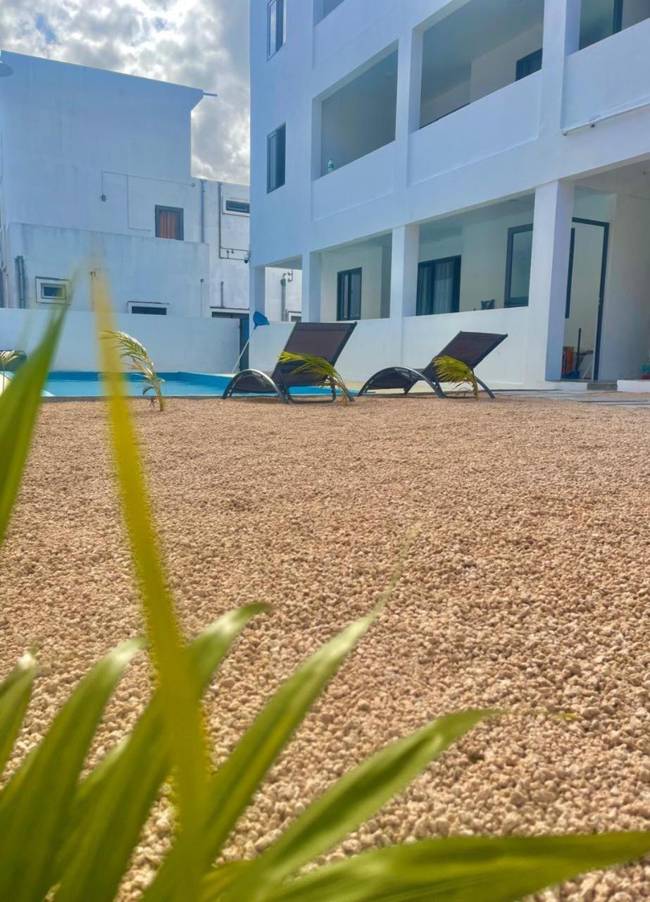 Skyview Apartment- Rooftop Penthouse With Sunset & Sea Views Flic en Flac Exterior photo