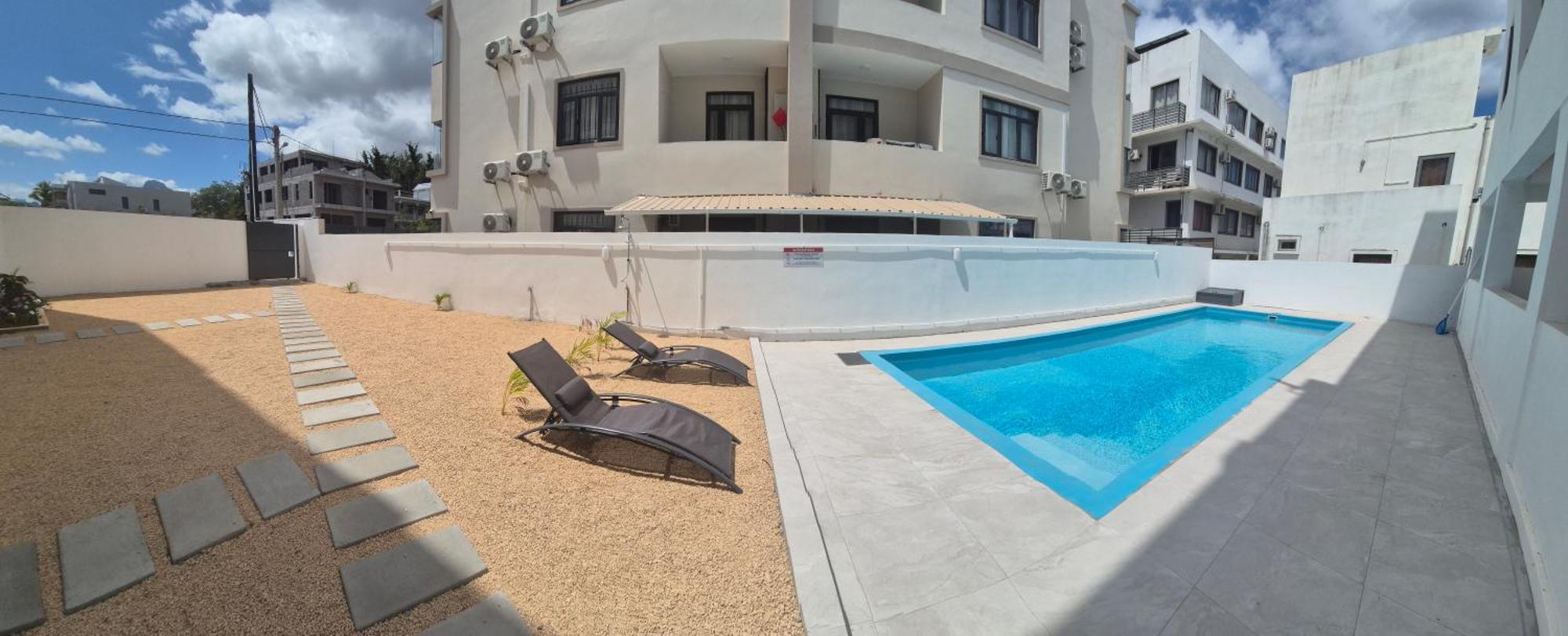 Skyview Apartment- Rooftop Penthouse With Sunset & Sea Views Flic en Flac Exterior photo